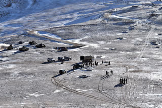 Indian and Chinese troops and tanks disengaging  Pangong lake area  Pangong lake area news  ಭಾರತ ಚೀನಾ ಪಡೆಗಳು ವಾಪಸ್  ಪ್ಯಾಂಗಾಂಗ್​ ಸರೋವರ  ಪ್ಯಾಂಗಾಂಗ್​ ಸರೋವರ ಸುದ್ದಿ