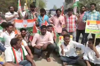 youth congress protest on the rise in petrol and cooking gas prices in jagtial