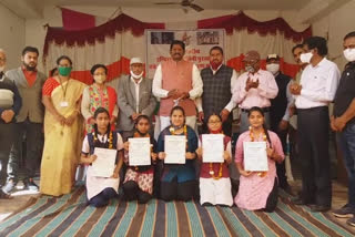 award ceremony in dungarpur, राजस्थान की ताजा हिंदी खबरें