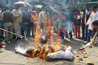 Congress protest against petrol diesel and gas prices in trilokpuri delhi