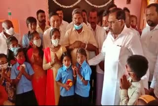 g-parameshwar-inaguarates-the-school-building-in-tumkur