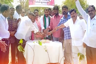 Activist Dudimetla Balaraju Yadav wishes CM KCR birthday by cutting cake at Buddhavanam in Sagar