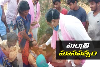 minister errabelli dayakar rao sent injured person to hospital in warangal