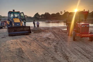 Illegal mining of minor minerals is going on in Bastar