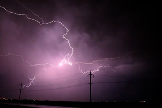 lightning forecast for two days in south coastal AP  Thunderstorms in south coastal AP  forecast for Thunderstorms and lightning in AP  Met department forecast for AP  ശക്തമായ ഇടിമിന്നലിന് സാധ്യത  ആന്ധ്രയിൽ മുന്നറിയിപ്പ്  കാലാവസ്ഥ നിരീക്ഷണ കേന്ദ്രം