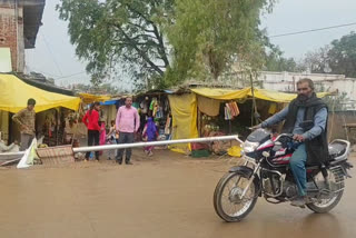 Poor street light pole fell on bike rider in pawai of panna