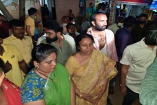 Ycp leaders attack tdp candidate Kondapaneni Vani in third division in Vijayawada