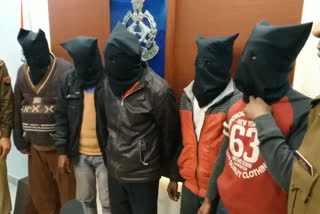 moradabad police arrested 5 accused for robbery