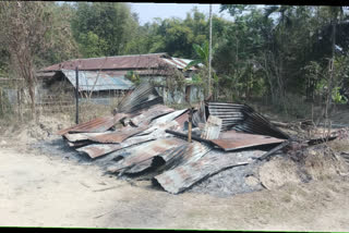 ভূমি বিবাদক কেন্দ্ৰ কৰি বাসগৃহত অগ্নি সংযোগ