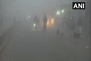 Visibility affected due to thick fog in parts of North India  ഉത്തരേന്ത്യയന്‍ സംസ്ഥാനങ്ങളില്‍ അതിശക്തമായ മൂടല്‍ മഞ്ഞ്‌  അതിശക്തമായ മൂടല്‍ മഞ്ഞ്‌  മൂടല്‍ മഞ്ഞിനെ തുടര്‍ന്ന് ദൃശ്യപരത കുറഞ്ഞു  ദൃശ്യപരത  thick fog in parts of North India  North India thick fog  Visibility affected due to thick fog