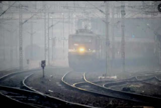 many trains late due to fog in delhi