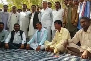 Farmers hunger strike started in Jaisalmer, जैसलमेर में किसानों ने शुरू किया भूख हड़ताल