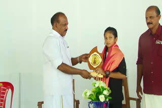 Congratulations to the world record winning student at Cherthala  world record winning student at Cherthala  ലോക റെക്കോർഡ് നേടിയ വിദ്യാർഥിയ്ക്ക് ചേർത്തലയിൽ അനുമോദനം  അറേബ്യൻ ബുക്ക് ഓഫ് വേൾഡ് റെക്കോർഡ്  ഏകവീര കളരിപ്പയറ്റ് അക്കാദമി