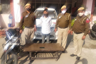 Najafgarh police arrested a snatcher with stolen mobile