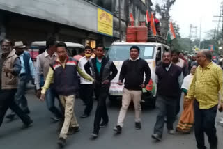 জলপাইগুড়িতে অভিনব প্রতিবাদ কংগ্রেস কর্মীদের