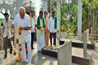 CM BS Yeddyurappa floral Tribute to Martyred Farmers