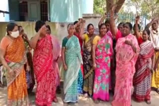 Women's dharna in front of Nellore city Gandhinagar Municipal Primary School
