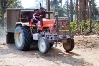 5 dumpers and 2 tractor trolley seized in Ramnagar