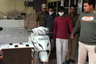 Tilak Vihar police has arrested vicious snatcher