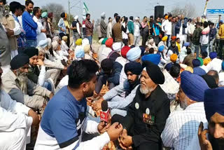 farmers-at-ambala-railway-station-to-stop-the-train-for-protest-against-agriculture-law