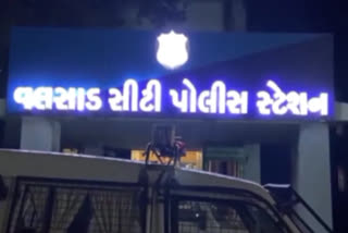 બુટલેગરને ત્યાં રેડ પડી