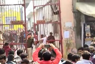 Parents, security personnel clash outside exam hall in Bihar