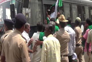 Police detained peasants who were in front of the train