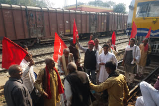 CPI Male worker jammed rail in support of farm law protest in Buxar