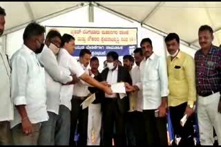 protest-by-bbmp-employees-demanding-various-demands-including-covid-insurance