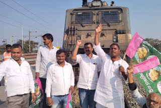 JAP jammed rail in support of farmers movement in Aurangabad