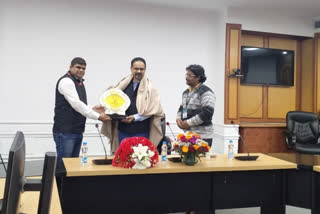 AIIMS Nurses Union pays farewell to DDA Subhashish Panda