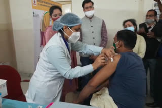 corona vaccination Center opens in Munirka