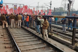 Farmers organizations stopped train