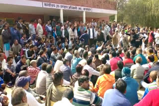 people protest against increased criminal incidents in Kalayat