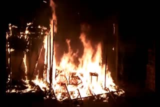 fire in many shop near police line in dhanbad