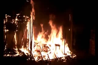 fire in many shops near police line in dhanbad