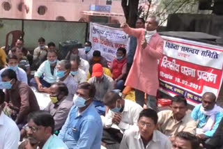 footpath shopkeepers protest in dhanbad