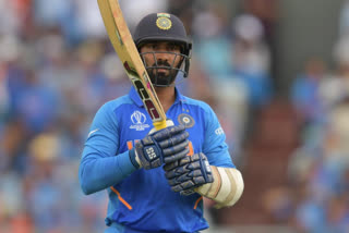 my mom had suggested me to become a fast bowler says Dinesh Karthik