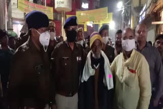 पुलिस लगा रही रात में गश्त.