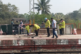 বিস্ফোরণস্থলের নমুনা সংগ্রহে ফরেন্সিক দল