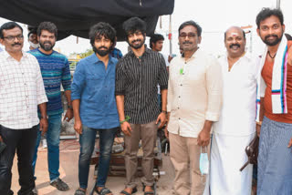 Vasanthabalan film with Arjun Das and Dushara starts shooting  അര്‍ജുന്‍ ദാസ് നായകനാകുന്ന പുതിയ സിനിമ, സംവിധാനം വസന്ത ബാലന്‍  അര്‍ജുന്‍ ദാസ് നായകനാകുന്ന പുതിയ സിനിമ  അര്‍ജുന്‍ ദാസ് സിനിമകള്‍  സംവിധായകന്‍ വസന്തബാലന്‍ സിനിമകള്‍  Vasanthabalan film with Arjun Das  Vasanthabalan film with Arjun Das news