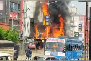 major-fire-at-a-hotel-in-palakkad-no-casualities-reported