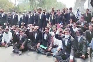 ranga reddy lawyers protest at vijayawada main road