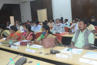 Administrative officials meet on road safety in bastar