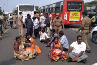 தமிழ்நாடு அரசு ஊழியர் சங்கங்கத்தினர் தலைமைச் செயலகம் முன்பு தீடீர் சாலை மறியல் போராட்டம்,