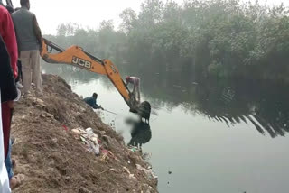 dead body found in singhu village drain in delhi