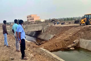 mulawada-irrigation-canal-leak-to-farm-land-in-muddebihala