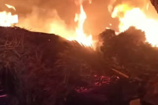 fierce fire in Gaushala godown in Dhanbad