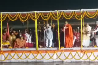 mohan bhagwat performed ganga aarti