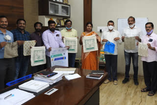 cloth bags must be used instaed of plastic bags says guntur minicipal commissioner anuradha